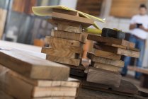 Вторичная переработка и переработка древесины — стоковое фото