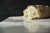 Pane appena sfornato di pane . — Foto stock
