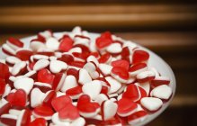 Plate of heart-shaped sweets — Stock Photo