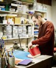 Man workng in a bookbinding workshop. — Stock Photo