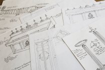 Dibujos de diseño para un cuenco de madera tallada - foto de stock