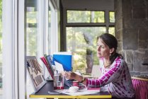 Woman working at home — Stock Photo