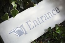 Sign pointing to Entrance — Stock Photo