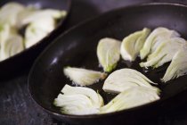Sliced fennel in frying pan — Stock Photo