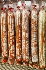 Salsichas Chorizo penduradas — Fotografia de Stock