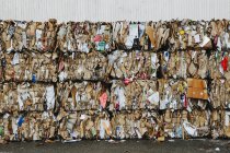 Instalação de reciclagem com feixes — Fotografia de Stock