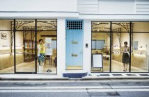 Geschäft mit Edo Kiriko geschliffenem Glas — Stockfoto