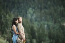 Couple outdoors in the mountains. — Stock Photo