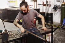 Glassblower working on piece of glass — Stock Photo