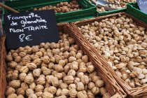 Market stall. Baskets of walnuts — Stock Photo