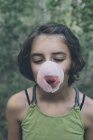 Girl blowing bubble gum bubble — Stock Photo