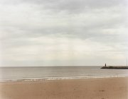 Spiaggia e vista fino alla fine del molo — Foto stock
