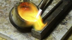 Molten gold being poured — Stock Photo