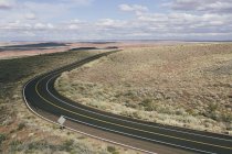 Kurvenreiche Straße durch die bemalte Wüste — Stockfoto