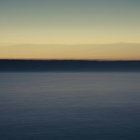 Вода і небо в сутінках — стокове фото