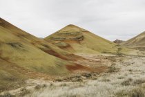 Пофарбовані пагорбів пустелі ландшафту — стокове фото