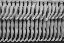 Fila de maniquíes femeninos - foto de stock