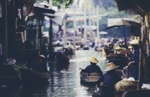Mercado flotante de Damnoen Saduak - foto de stock