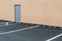 Car parking outside building — Stock Photo