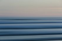 Ondas oceânicas e vista para o horizonte — Fotografia de Stock