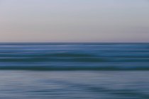 Spiaggia sopra l'oceano al tramonto — Foto stock
