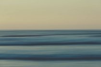 Strand über dem Ozean bei Sonnenuntergang — Stockfoto