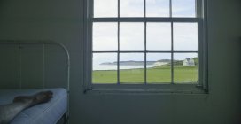 Paisagem costeira da janela — Fotografia de Stock