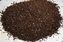 Heap of dark brown malt — Stock Photo
