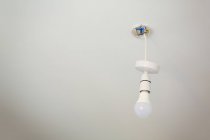 Светильник с лампочкой — стоковое фото