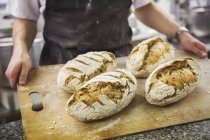 Plateau Baker avec pain . — Photo de stock
