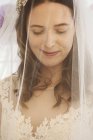 Mariée en robe de mariée — Photo de stock
