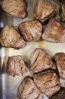 Panes de pan recién horneados - foto de stock