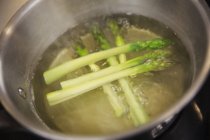 Asparagus spears in a pot of water. — Stock Photo