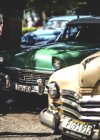 Автомобили классики 1950-х годов — стоковое фото