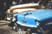 Автомобили классики 1950-х годов — стоковое фото