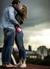 Couple standing and kissing — Stock Photo