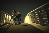 Homem jovem skate — Fotografia de Stock