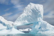 Icebergs floating in ocean — Stock Photo