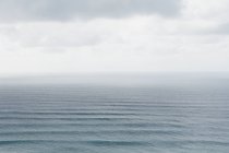 Elevated view of Pacific Ocean waves at Hawaii coastline. — Stock Photo