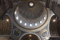 Low angle view of dome of Saint Peter Basilica in Vatican City, Rome. — Stock Photo