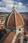 Vue en angle élevé de l'ancienne coupole de la cathédrale de Florence à Florence, Italie . — Photo de stock