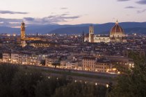 Historic buildings in Florence at dusk, Italy. — Stock Photo