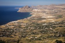 Paisaje montañoso y costa en la costa oeste de Sicilia, Italia . - foto de stock