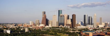Центр міста Х'юстон з skyline хмарочосів, Техас, США — стокове фото