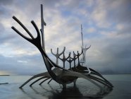 Sun-craft sculpture on Tjorn lake in Reykjavik, Iceland — Stock Photo