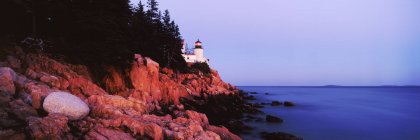 Lighthouse on rocky coastline of Mount Desert Island, Maine, United States — Stock Photo