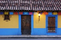 Colorful colonial architecture on street — Stock Photo