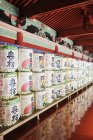 Barili di sakè in mostra a Nikko, Giappone — Foto stock