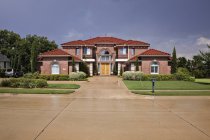 Тосканському стилі будинок в країні МакКінні, штат Техас, США — стокове фото