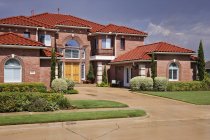 Casa in stile toscano nel paese di McKinney, Texas, USA — Foto stock